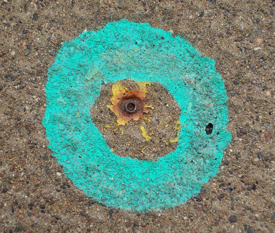 lidless eye | teal ring painted on the edge of a platform in train station Rödelheim; photo